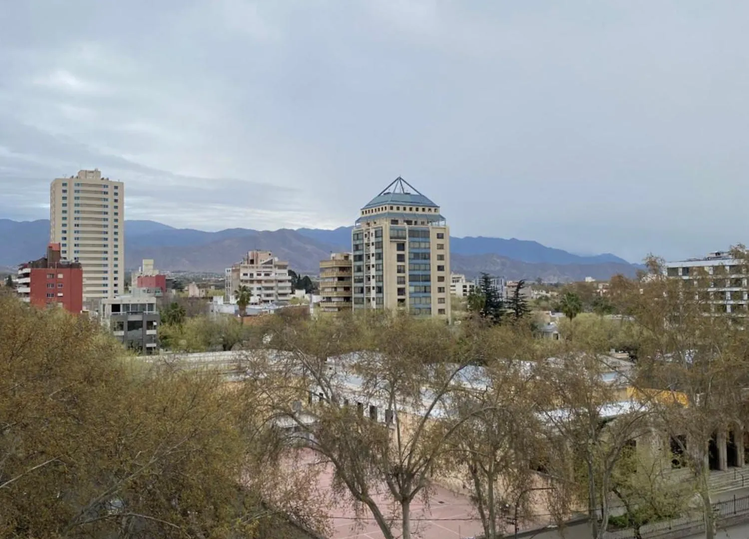 Apartamento Amplio, Moderno Y Centrico. Departamento En Plaza Independencia Mendoza 0*,